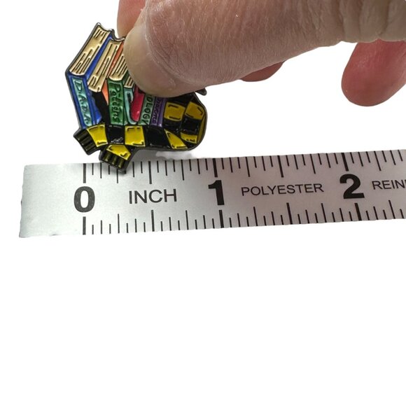 Harry Potter Hufflepuff  Pin Yellow Black Scarf Snitch Herbology Charms Enamel - Picture 5 of 5